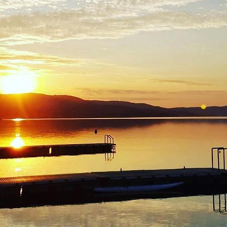 Beautiful Stacaravan In Tuoro Sul Trasimeno Villa Eksteriør billede